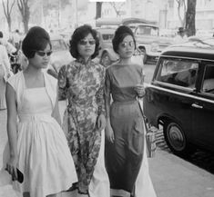 Vintage Vietnam Aesthetic, Saigon 1975 Vintage, Vietnam Black And White, White Shots, Vietnamese Style, Vietnam Dress