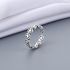 Antique Silver Retro Emojin Ring Girls Women's Adjustable Luxury Jewelry Gift Open Rings, Trendy Ring, Smiling Face, Minimalist Rings, Open Ring, Rings For Women, Ring Vintage, Types Of Rings, Smile Face