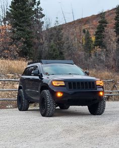 Jeep Grand Cherokee overlanding rig Jeep Grand Cherokee Aesthetic, Jeep Grand Cherokee Accessories, Jeep Ideas, Lifted Jeep, Cool Jeeps