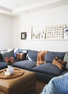 Gallery Wall Tutorial, Blue Couch Living, Jenny Komenda, Juniper Home, Home Styling, Chic Living Room, Beautiful Living Rooms, Space Planning, Front Room