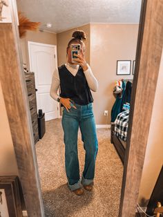 Casual Country Outfits With Boots, Simple Outfits Western, Winter Outfit Country, Women’s Winter Western Fashion, Turtle Neck Western Outfit, Womens Simple Western Outfits, Western Sunday Outfit, Boho Western Teacher Outfits, Womens Casual Western Outfits