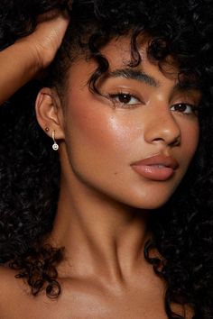 Maquillaje Glowy, Mekap Mata, Brown Skin Makeup, Smink Inspiration, Photoshoot Makeup, Beauty Shoot, Beauty Shots, Make Up Inspo, Glowy Makeup