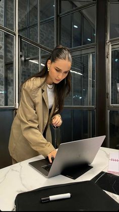 Studera Motivation, Career Vision Board, Dream Vision Board, Life Vision Board, Chique Outfits, Vision Board Inspiration, Stylish Office, Foto Tips, Future Lifestyle