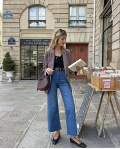 Alison Bornstein Outfits, Outfit Bordeaux, Outfits For The Office, Ballet Flats Outfit, Looks Jeans, Style Parisienne, Money Outfit, Flats Outfit, 2024 Style