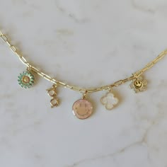 Spring Vibes Charm Necklace Chain Charm Necklace, Charm Necklace Ideas, Jewelry Findings Guide, Gold Inspo, Pearl Sunglasses, Charm Necklace Diy, Charm Bar, Diy Jewelry Charms, White Clover