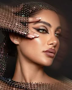 Instagram : @abu.hayeh Feminine Makeup, High Fashion Makeup, 21st Birthday Photoshoot, Beauty Makeup Photography, Brown Eyeshadow, Fashion Photography Poses, Brown Highlights, Photo Makeup