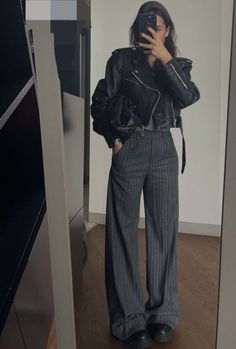 Concert Leather Pants Outfit, Cargos Office Outfit, Pub Date Outfit Winter, Weeknight Date Outfit, Flat Chested Outfits Casual, Elongating Outfits, Cassia Tierney Clarke, Bday Party Outfit Women Casual, Cold Weather Outfits Street Style