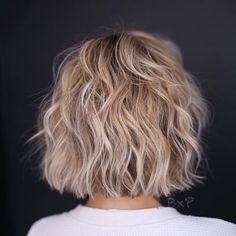 One-Length Choppy Wavy Bob Fine Curly Hair, Short Hairstyles Fine, Balayage Blonde, Modern Haircuts, Short Wavy Hair, Short Bob Haircuts, Haircuts For Fine Hair, Blonde Bobs, Round Faces