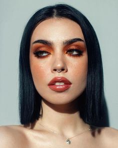 Bottom Lash Eyeliner Looks, Red 70s Makeup, Bold Orange Eye Makeup, Makeup For Round Eyes Eyeshadows, 70s Inspired Wedding Makeup, Monochrome Eye Makeup, Rust Colored Makeup, Dark Orange Eyeshadow Looks, Black And Orange Makeup Looks