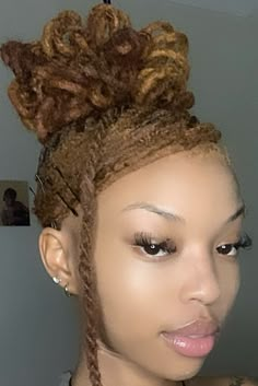 Loc Styles For Hoco, Short Loc Hair Styles For Black Women, Cute Hairstyles For Dreads, Loc Styles Wedding, Girl Dreads Styles, Wedding Dreadlock Hairstyles, Styles For Short Locs For Women, Cute Dread Hairstyles, Short Locs Hairstyles Updo