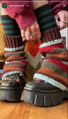 Crochet Help, Oc Clothes, Crocheting Ideas, Knit Ideas, Hand Craft, Diy Accessories, Crochet Ideas, Diy Inspiration, Leg Warmers