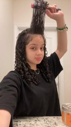 Curly Hairstyles On Wet Hair, Curly Hairstyles Routine, Cute Curly Hair Hairstyles Natural Curls, Curly Cut Straightened, Cute Curly Hairstyles For Long Hair, Curly Hair Products Routine, How To Do Your Curly Hair, Curly Hair Healthy, Curly Volume Hair