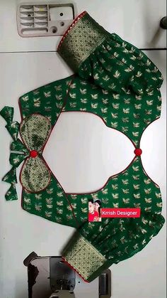 Beautiful Blouse Designs Patterns, Georgette Blouse Designs Indian, Blouse Designs Hands, Latest Blouse Design Images, Simple Sewing Tutorial, Lose Stomach, Almirah Designs, Churidar Neck Designs