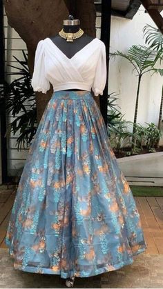 Ghagra Blouse Designs Crop Tops, Crop Top And Skirt For Wedding, Blouse Designs With Skirt Indian, Blouse Ideas For Skirts, Fancy Blouse Designs For Skirt, Wedding Dresses Skirt And Top, Blouse And Ghagra, Lehanga For Wedding Bridal Lehenga, Crop Top Lehangas