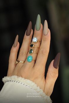 Fall Different Color Nails, Nail Colour Inspiration, Different Colour Nails, Pretty Nails For Fall, 2 Color Nail Ideas, November Nail Colors, November Nails Colors, Matted Nails, Nail Color Combos