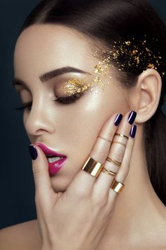 New Years Eve Fashion Editorial, Gold Foil Makeup Looks, Silver Leaf Makeup, High Fashion Makeup Looks, Panorama Mascara, Eve Makeup, Make Up Gold