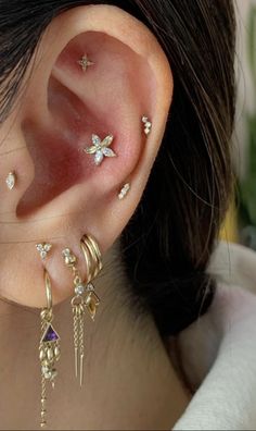 dainty earring stack Dainty Earring Stack, Stacked Lobe Piercing, Ear Stacking Ideas, Multiple Ear Piercing, Earring Stack, Lobe Piercing, Ear Stack, Dainty Earrings