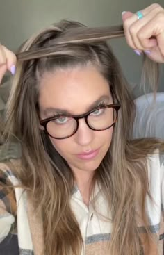 Awesome Hairstyles | Awesome hair tutorial 🤩🤩 @hairtutorial4you ❃ Follow @hairtutorial4you to get more hair style ideas and learn simple beautiful hair styles… | Instagram Medium Length Hair Braids Easy, Bangs Twisted Back, Sides Up Hairstyles Simple, Simple Easy Half Up Hairstyles, Easy Hair Tricks For Medium Hair, Second Day Hairstyles For Work, Braiding Medium Length Hair, Halfway Hairstyles Half Up, Sectioned Hairstyles