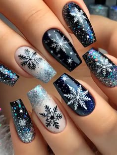 Winter Themed Nails Short, Festive Christmas Nail Designs, Winter Fingernail Designs, Xmas Nails 2024, Christmas Nail Art Designs Winter, Christmas Lights Nails Design, Winter Nail Inspo 2024, Christmas New Years Nails, Nails 2024 Winter