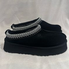 Like New Condition Size 8 No Box Only Won Once Ugg Tazz Platform, Ugg Tazz, Shoes Ugg, Ugg Black, Platform Slippers, Womens Uggs, Ugg Shoes, Slippers, Like New