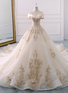 Champagne Ball Gown Tulle Gold Lace Appliques Wedding Dress Church Wedding Dress, Gaun Abad Pertengahan, डिजाइनर कपड़े, Gold Wedding Dress, 파티 드레스, Princess Ball Gowns, Ball Gowns Evening, Fantasy Gowns, Fairytale Dress