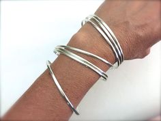 Diy Bangle Bracelets, Wire Bangle Bracelets, Leather Jewelry Diy, Hammered Bangles, Sterling Silver Bangle Bracelets, Bangle Bracelet Set, Wire Bangles, Sterling Silver Bangle, Sterling Silver Cuff Bracelet