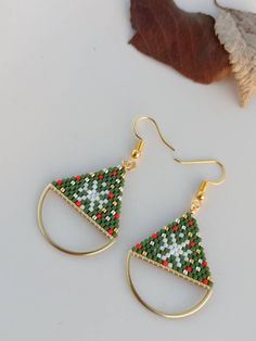 Each snowflake falling to the world is different from the other and has a unique beauty.  You can feel unique or express that someone you love (your lover, mother, friend or sister) is unique and very valuable to you by gifting this earring.  This snowflake earring, which I made with high quality Christmas-themed miyuki beads and brick stitch technique, is a wonderful handmade gift for Christmas with its green, red, silver, gold beads, half brass ring and gold-plated ear wire. These earrings are brick stitch woven with miyuki delica beads and strong thread to last a life time. Lightweight and comfortable, these earrings are suitable for everday use and complement any outfit Beadwork Jewelry, Diy Seed Bead Earrings, Embroidered Hoop, Earrings Patterns, Art Perle, Beaded Fringe Earrings, Beading Jewelery, Brick Stitch Earrings, Snowflake Earrings