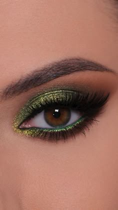 Eye Shadow With Green Dress, Olive Eyeshadow Looks, Green Eyeshadow Looks For Brown Eyes, Eye Makeup For 50 Year Old Women, Green Eye Shadow Looks, Green And Gold Makeup Looks, Smokey Green Eye Makeup, Green And Gold Eyeshadow, Green And Gold Makeup