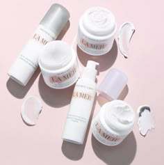 Every woman's skincare needs are different. La Mer moisture collection now… La Mer Face Cream, Product Gif, Digital Moodboard, Beauty Layout, Beauty Package, Product Skincare, Dior Jadore, Burberry Beauty, Instagram Apps