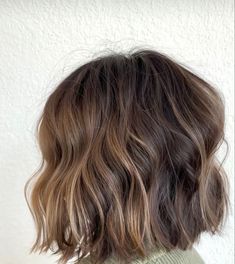 Light Brown Balyage Short Hair, Brown Bob Curtain Bangs, Fall Balyage Short Hair Brunettes, Short Cool Brown Hair, Chin Length Brown Hair With Highlights, Short Brown Hair With Dimension, Brown Hair Bob Short, Brown Balayage Hair Short, Bob With Highlights Brunette