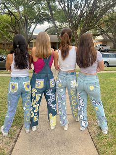 Senior Clothing Ideas, Senior Cords Pants Ideas, Senior Ideas Diy, Homecoming Jeans Ideas High Schools, Cute Senior Jeans Ideas, Back Of Senior Jeans, Graduation Jeans Painted, Senior Sunrise Jeans, Senior Fun Ideas