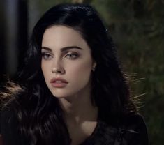 Hair Pale Skin, Pale Skin, Family Name, Film Movie, Beauty Face, Dark Hair, Face Claims, Pretty Face, Maquillaje De Ojos