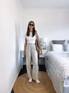 Sneakers With Wide Leg Trousers, Linen Pants T Shirt Outfit, Grey Linen Trousers Outfit, Relaxed Trousers Outfit, Women’s Trousers Outfit, Wide Leg Linen Pants Outfit Summer, Linen Pants Outfit Fall, Wide Leg Linen Pants Outfit, Casual Trousers Outfit