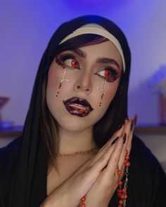 Maquillaje de monja súper fácil y rápido para Halloween, con piedritas 📿 Dress Up Ideas, Queen Dress, Halloween Make Up, School Dresses, Halloween Looks, Halloween Make, Beauty Lifestyle, Last Day Of School, Makeup Eyeliner