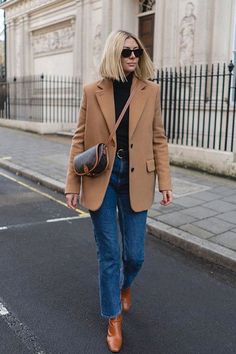 Camel Blazer Outfit, Short Hairstyles For Fine Hair, Short Hair Outfits, Camel Outfit, Hairstyles For Fine Hair, Best Short Hairstyles, Camel Blazer, Mode Tips, Look Jean