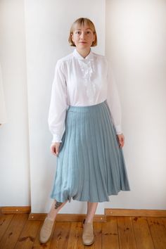 This vintage pleated A-line skirt in light-washed blue boasts timeless elegance. Crafted from high-quality fabric with a comfortable lining, it features a stretchy waist for the perfect fit. Perfect for both casual and dressy occasions, it's a versatile addition to any wardrobe. MEASUREMENTS -Model usually wears size M and is 168 height. -Length: 73 cm / 28.7 inch -Waist: 32 cm / 12.5 inch -Waist, when stretched fully: 46 cm / 18.1 inch Condition:  excellent vintage condition Please note that th Classic Cotton Pleated Skirt With Accordion Pleats, Fitted Accordion Pleats Daywear Skirt, Fitted Accordion Pleated Skirt For Daywear, Fitted Accordion Pleats Pleated Skirt For Daywear, Classic Daywear Pleated Skirt, Classic Flared Pleated Skirt For Daywear, Classic Long Skirt For Daywear, Pleated Flared Daywear Skirt, Classic Skirt With Pleated Hem For Daywear