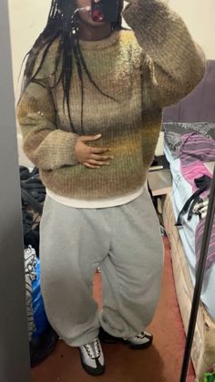 ad - partenaria rémunéré Form Fitting Winter Outfit, Sweater Fits Aesthetic, Sweatpants Outfit Winter, Grammy Awards Red Carpet, Outfit Inspo Casual, Of Outfits, Swaggy Outfits, Cute Everyday Outfits, Streetwear Outfits