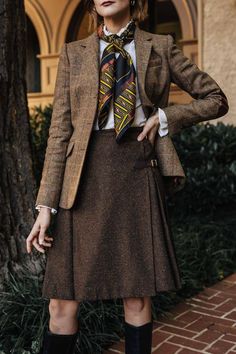 Tweed Work Outfit, Tweed Women Outfit, Long Tweed Skirt Outfit, Tweed Outfits Women, Tweed Aesthetic, Jacket And Skirt Outfit, Jacket Skirt Outfit, British Preppy