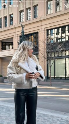 Extremely Cold Weather Outfits, Downtown Sweater, Aesthetic 80s, Nyc Winter Outfits, Grunge Fits, Looks Pinterest, Estilo Indie, Grunge Fairycore, Oversize Sweater