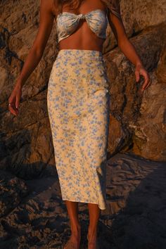 A luxe midi skirt in our exclusive Butter Toile print, the Harmony Skirt features a high waisted fit in a fully lined linen fabric. Lightweight linen texture Small darts along waistline Back slit for ease of movement Wear interchangeably with our Butter Toile printed pieces Measurements on sizes XS — length: 33", waist: 24" 100% lined recycled linen Your order will ship from our warehouse in Florida, USA! Toile Print, Linen Texture, Florida Usa, Linen Skirt, Waist Pants, Pool Party, Linen Fabric, Occasion Wear, Skirt Set