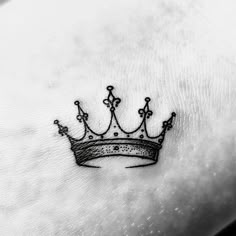 Queen Crown Tattoo Sketch Set Crown Face Tattoo, Crown Wrist Tattoo, Feminine Crown Tattoo, Crown Tattoo Stencil, Simple Crown Tattoo Design, Queen Crown Tattoo Design, Cute Crown Tattoos, Mini Queen Crown Tattoo, Queen Crown Drawing