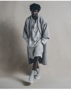 Kanye West Outfits, God Clothing, Tommy Ton, Streetwear Sneakers, Stylish Boys, Fall Fits, Fear Of God, Mens Accessories Fashion, Mens Streetwear