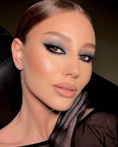 Grey Eye Makeup, Makeup Ojos, Grey Makeup, Grey Eyeshadow, Barbie Makeup, Eye Makeup Pictures, Types Of Makeup, Makeup Eye Looks, Pink Eyeshadow