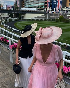 The best girls day getting dressed up for The Royal Ascot 🐎🤍🥂👒 @georgiamay 💗 . . Ascot 2024, Royal Ascot, Race day outfit . . #ascot2024 #royalascot #royalascot2024 #ladiesday #ladiesdayout #raceday #racedayfashion #racedayoutfit #karenmillen #karrenmillendress #fascinator #hatstyle #raceseason #ascot #ascotraces #ascotracecourse #ascothats #ascotstyle #ascotfashion #girlsday Outfits For The Races Ladies Day, Races Outfit Winter, Royal Ascot Aesthetic, Ascot Races, Fascinator Outfit, Raceday Outfits, Horse Race Day Outfits, Royal Ascot Outfit