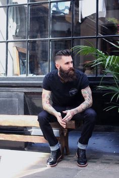 andy dandy beard #wewantsale #beard #streetstyle Ricki Hall, Beards And Mustaches, Men Beard, Scruffy Men, Tyler Durden, Great Beards, Full Beard, Beard Love, Beard Tattoo