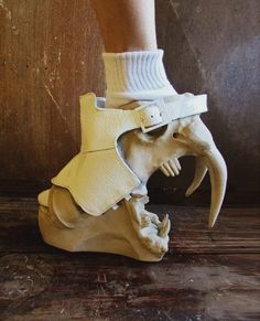 Dr Shoes, Mode Inspo, Crazy Shoes, Fantasy Fashion, Character Outfits, Pastel Goth, Art Clothes, Dandy, Costume Design