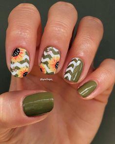 A women's lifestyle destination dedicated to style, entertainment, love, and living beautifully. Short Sunflower Nails, Pepper Nails, Nail Sunflower, Fall Sunflower Nails, Sunflower Nail Designs, Sunflower Nail, Sunflower Nail Art, Sticker Nail Art, Nail Art Pink