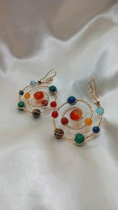 Beaded Wire Jewelry, Bead And Wire Jewelry, Easy Diy Earrings, Diy Earrings Easy, Aesthetic Earrings, Diy Aesthetic, Diy Jewelry Unique, Wire Jewelry Designs, Handmade Jewelry Tutorials