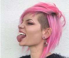 Female Punk Hairstyles, Undercut Bob Hairstyles, Female Punk, Punk Hairstyles, Punk Rock Hair, Hair Growth Vitamins, Undercut Hairstyles Women, Undercut Bob, Half Shaved Hair