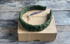 https://eladoreruffles.com/product/braided-linen-headband-forest-green-2 🎀 MATERIAL This Forest green braided headband is made from beautiful and soft 100% natural Oeko-Tex certified linen fabric. The headband is approximately 2,5 cm (0.98 inch) wide. 🎀 COLOR GUIDE This linen braided headband is in Forest green color. We offer wide range of linen colors. If you would like a headband in a different color, check the product photos and the Linen color palette and choose one of the options. 🎀 WHA Forest Green Color, Plastic Headband, Braided Headband, Wide Headband, Headbands For Women, Spanish Style, Hair Accessories For Women, Beautiful Gift Boxes, Forest Green